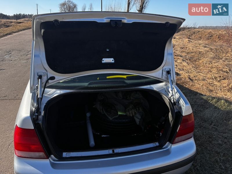 Седан Volkswagen Bora 2001 в Ровно