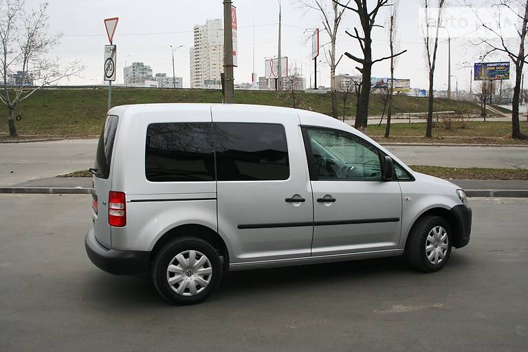 Грузопассажирский фургон Volkswagen Caddy 2010 в Киеве