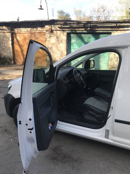 Вантажопасажирський фургон Volkswagen Caddy 2012 в Запоріжжі