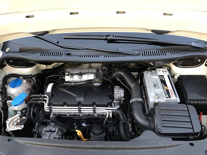 Вантажопасажирський фургон Volkswagen Caddy 2004 в Хусті