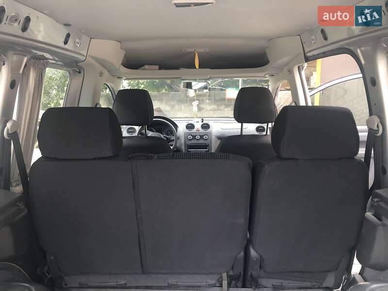 Седан Volkswagen Caddy 2012 в Остроге