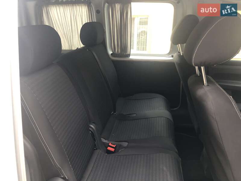 Седан Volkswagen Caddy 2012 в Остроге