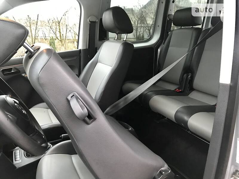 Вантажопасажирський фургон Volkswagen Caddy 2012 в Чернівцях