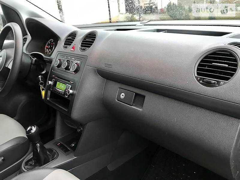 Вантажопасажирський фургон Volkswagen Caddy 2012 в Чернівцях