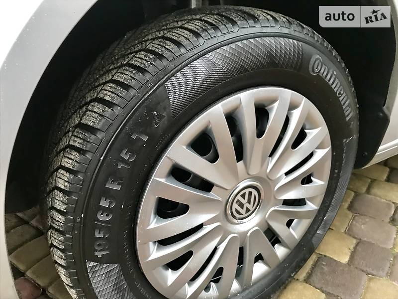 Вантажопасажирський фургон Volkswagen Caddy 2012 в Чернівцях