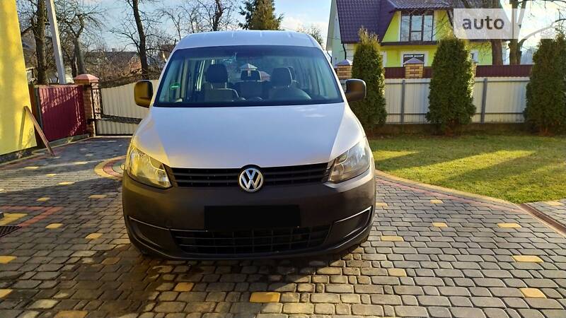 Грузопассажирский фургон Volkswagen Caddy 2011 в Черновцах