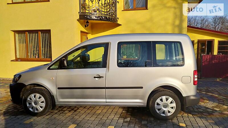 Грузопассажирский фургон Volkswagen Caddy 2011 в Черновцах