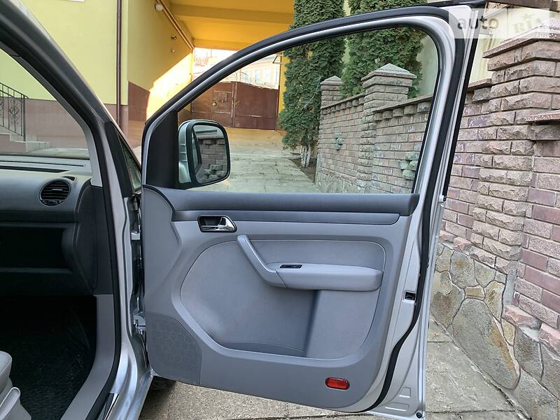 Мінівен Volkswagen Caddy 2008 в Чернівцях
