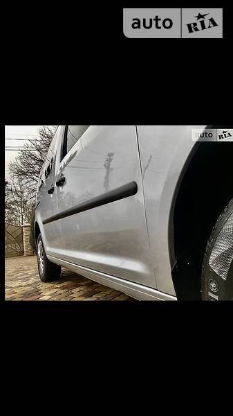 Вантажопасажирський фургон Volkswagen Caddy 2012 в Чернівцях
