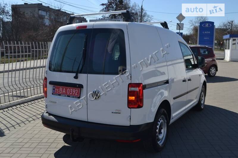 Вантажопасажирський фургон Volkswagen Caddy 2016 в Хмельницькому