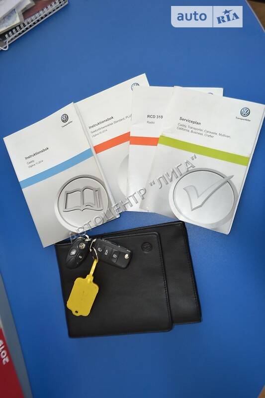Вантажопасажирський фургон Volkswagen Caddy 2015 в Хмельницькому