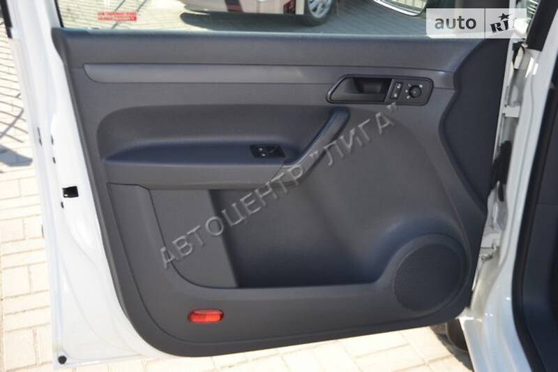 Вантажопасажирський фургон Volkswagen Caddy 2015 в Хмельницькому