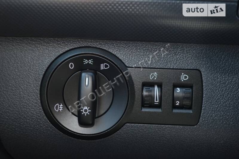 Вантажопасажирський фургон Volkswagen Caddy 2015 в Хмельницькому