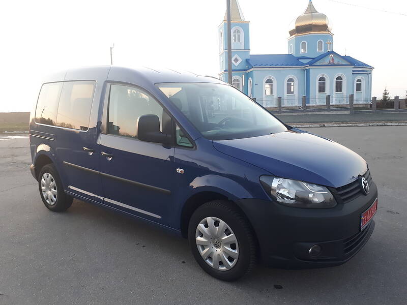 Вантажопасажирський фургон Volkswagen Caddy 2011 в Луцьку