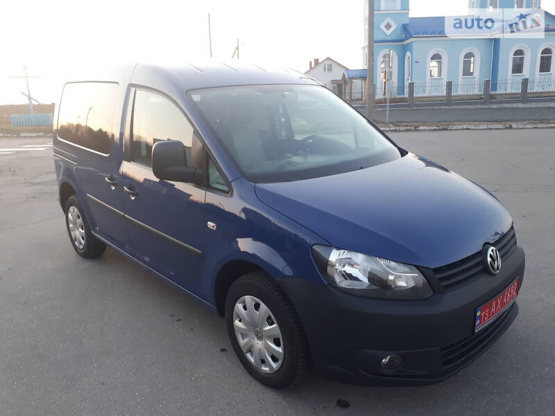 Вантажопасажирський фургон Volkswagen Caddy 2011 в Луцьку