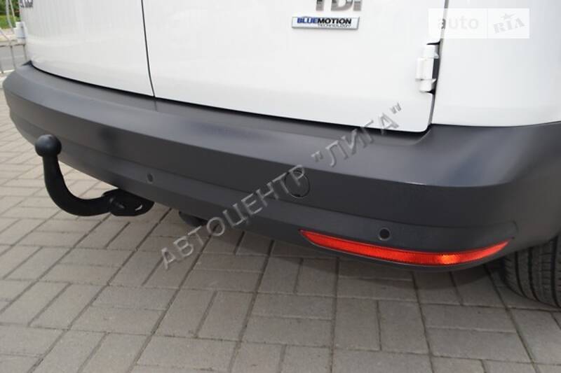 Вантажопасажирський фургон Volkswagen Caddy 2015 в Хмельницькому