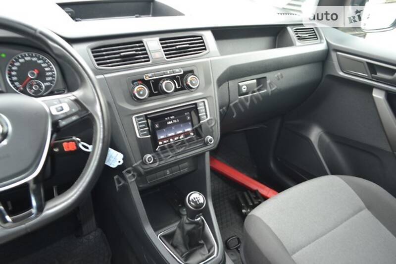 Вантажопасажирський фургон Volkswagen Caddy 2015 в Хмельницькому