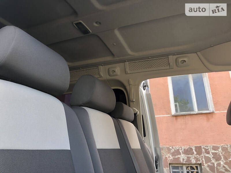 Мінівен Volkswagen Caddy 2013 в Львові