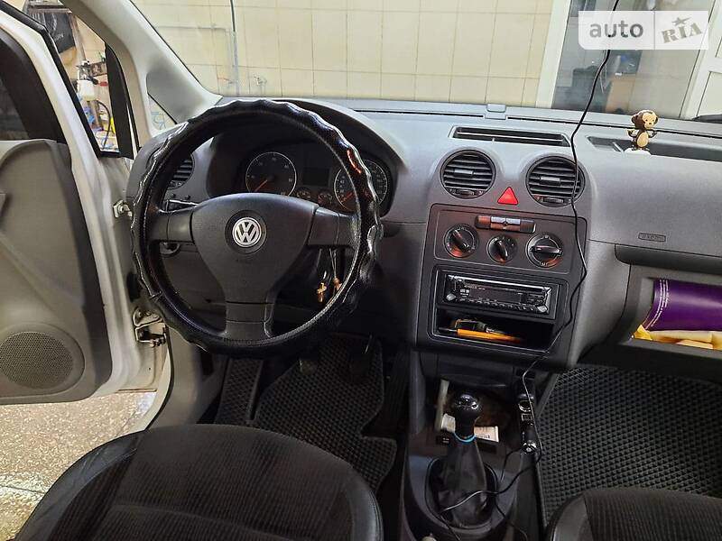 Минивэн Volkswagen Caddy 2010 в Павлограде
