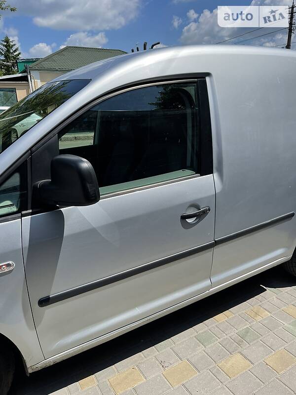 Вантажопасажирський фургон Volkswagen Caddy 2010 в Миколаєві