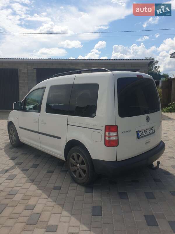 Универсал Volkswagen Caddy 2011 в Березному