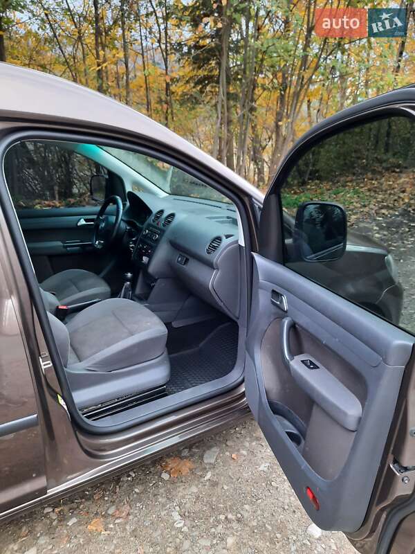 Мінівен Volkswagen Caddy 2011 в Вижниці