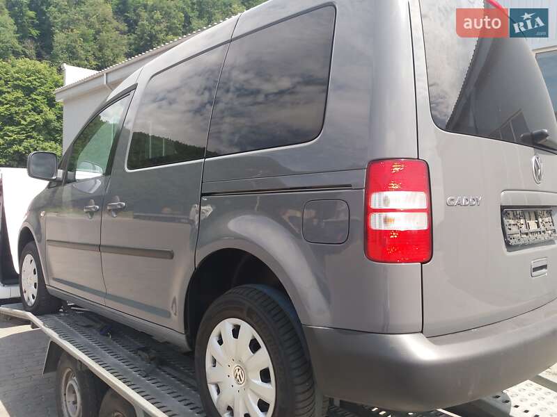 Мінівен Volkswagen Caddy 2010 в Сваляві