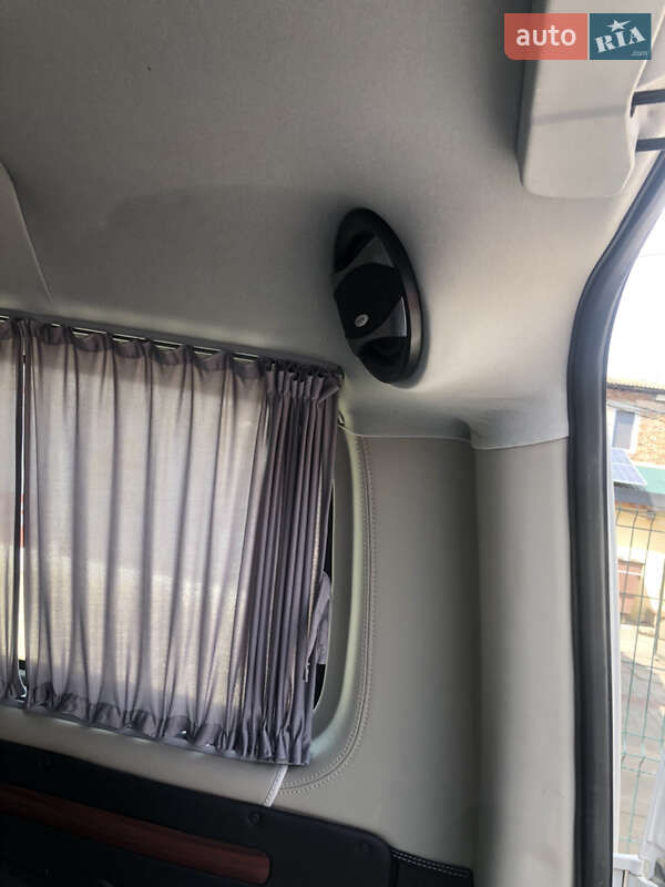 Минивэн Volkswagen Caddy 2013 в Остроге