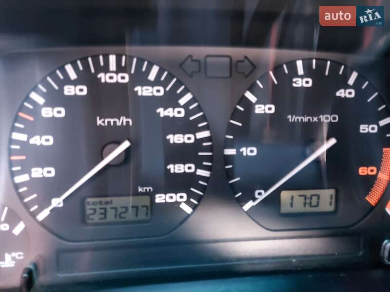 Пікап Volkswagen Caddy 2002 в Ужгороді