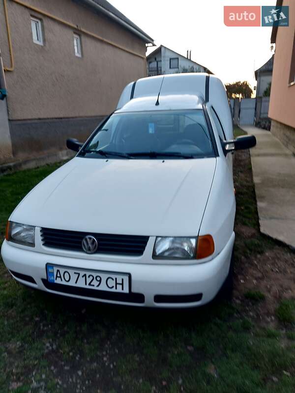 Пікап Volkswagen Caddy 2002 в Ужгороді