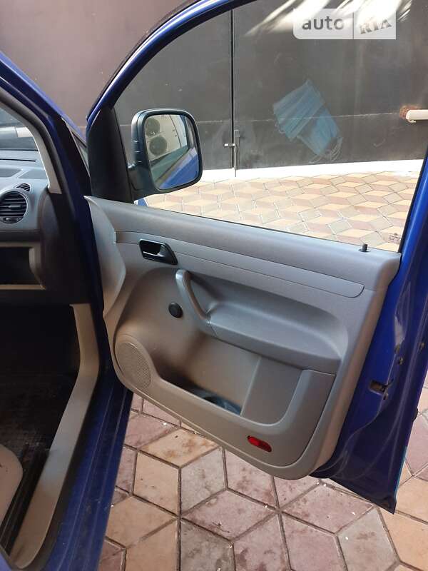 Минивэн Volkswagen Caddy 2010 в Киеве