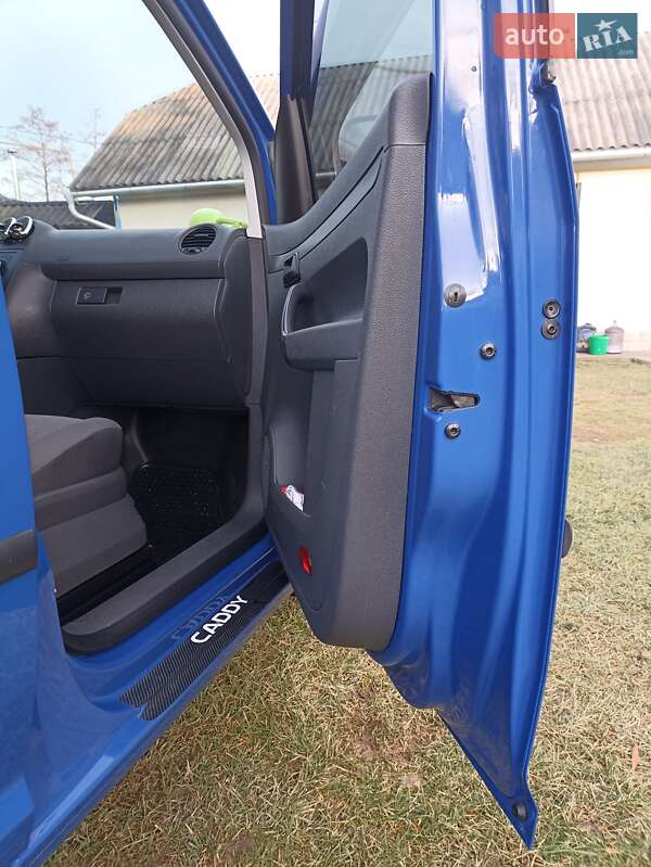 Мінівен Volkswagen Caddy 2011 в Чернівцях