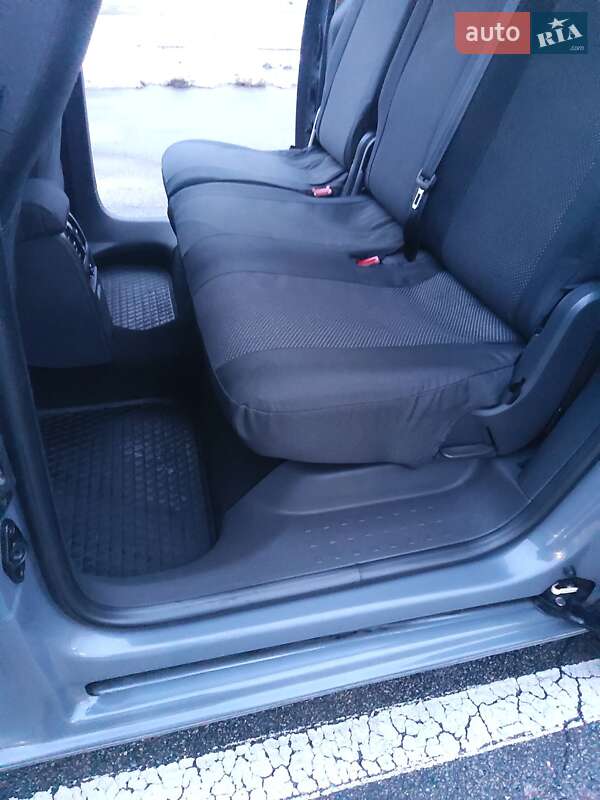 Мінівен Volkswagen Caddy 2013 в Києві