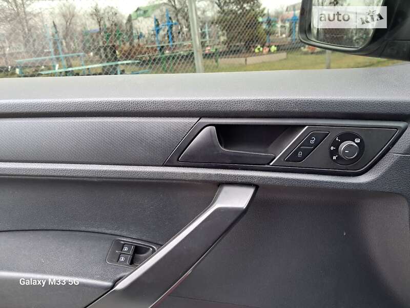 Грузовой фургон Volkswagen Caddy 2015 в Киеве