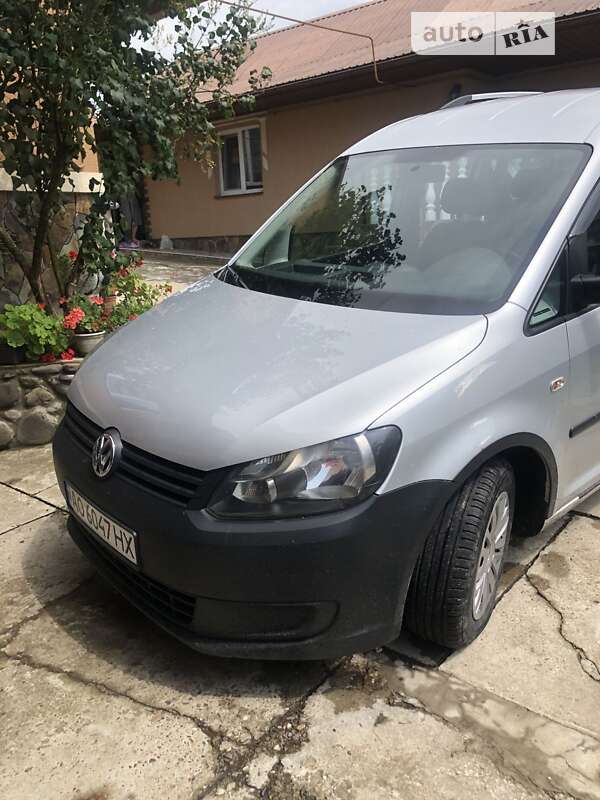 Минивэн Volkswagen Caddy 2011 в Иршаве