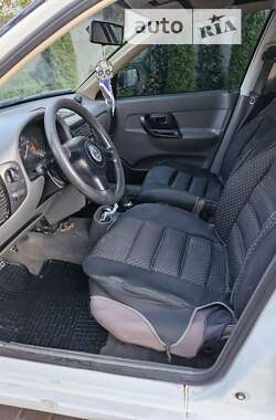Грузовой фургон Volkswagen Caddy 2002 в 