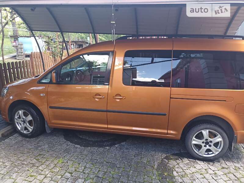 Минивэн Volkswagen Caddy 2013 в Иршаве