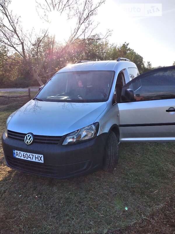 Минивэн Volkswagen Caddy 2011 в Иршаве