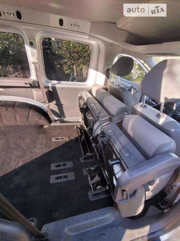 Минивэн Volkswagen Caddy 2011 в Иршаве