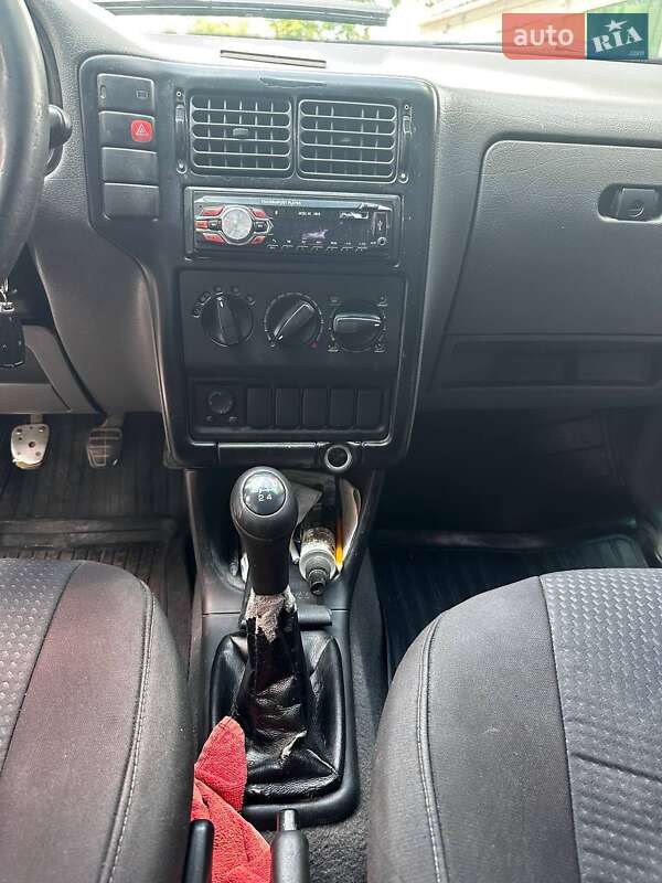 Мінівен Volkswagen Caddy 2002 в Теофіполі