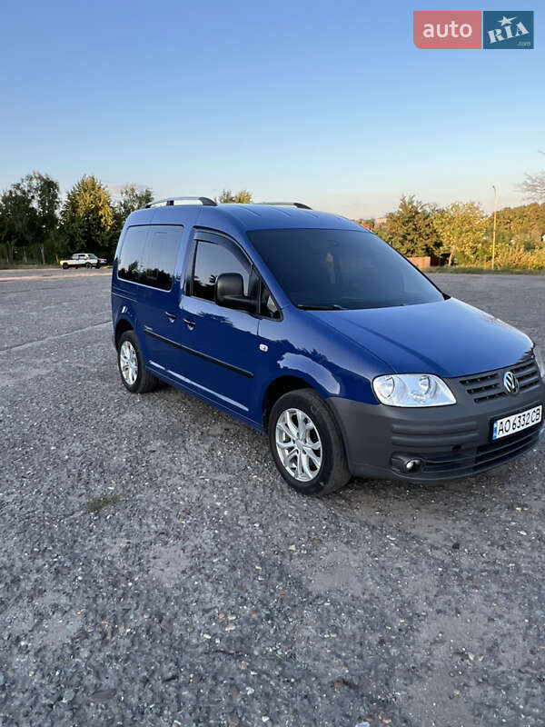 Минивэн Volkswagen Caddy 2010 в Вараше