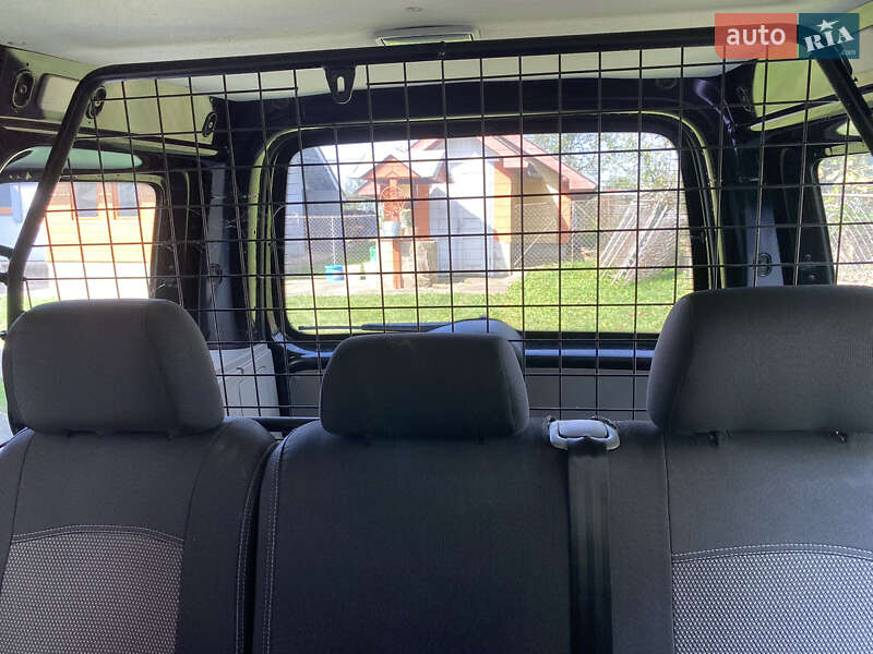 Минивэн Volkswagen Caddy 2008 в Отынии