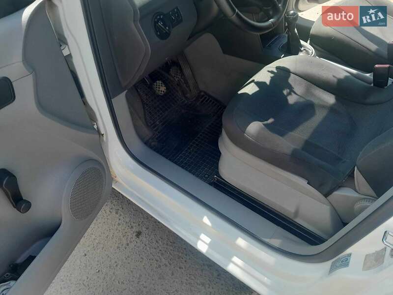 Минивэн Volkswagen Caddy 2005 в Рудки