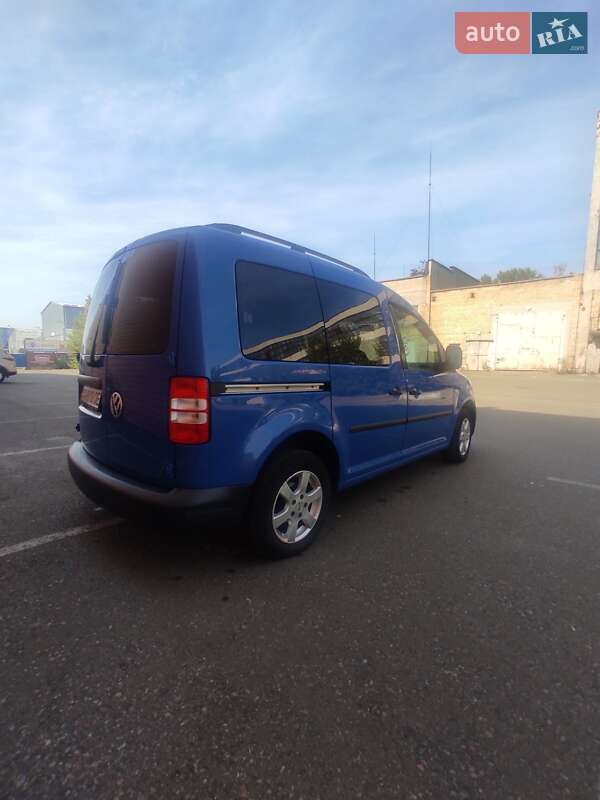 Минивэн Volkswagen Caddy 2011 в Киеве