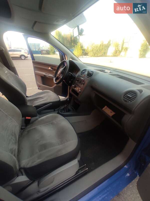 Минивэн Volkswagen Caddy 2011 в Киеве