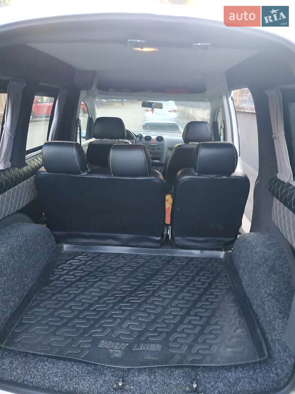 Мінівен Volkswagen Caddy 2010 в Києві