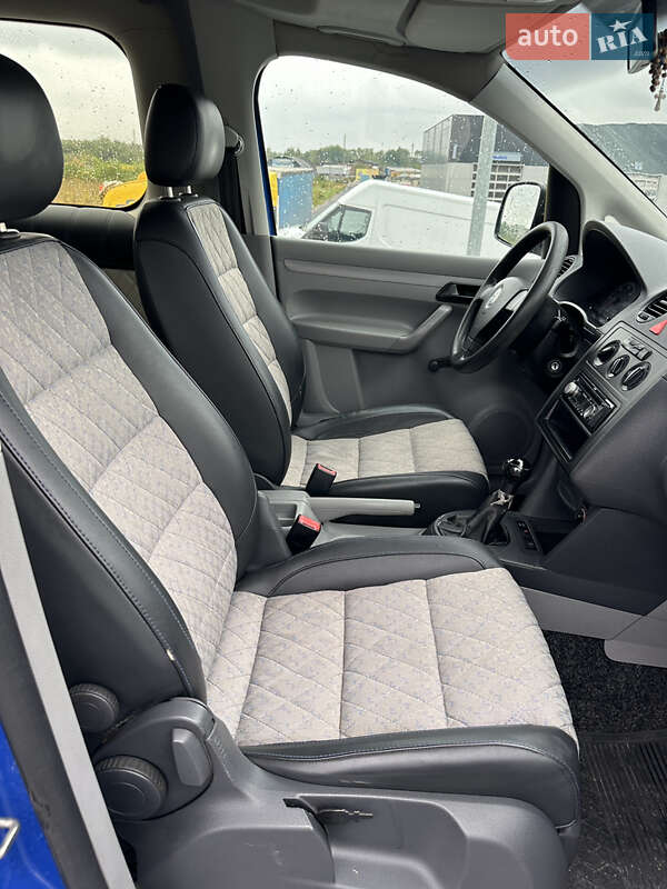 Минивэн Volkswagen Caddy 2009 в Львове