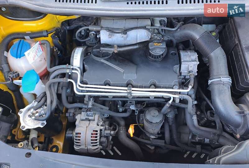 Минивэн Volkswagen Caddy 2005 в Староконстантинове
