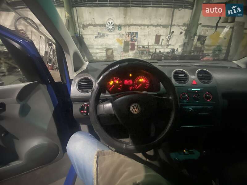 Вантажний фургон Volkswagen Caddy 2008 в Запоріжжі