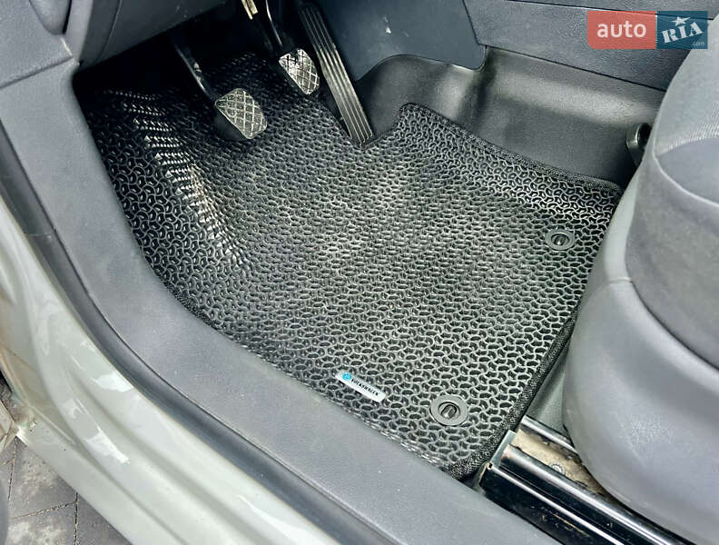 Грузовой фургон Volkswagen Caddy 2014 в Ровно